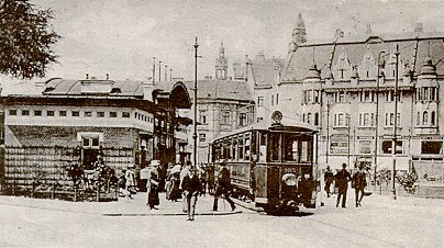 Fotografie namesti s tramvaji